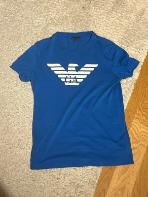 Emporio Armani tshirt - Storlek S, bra skick 