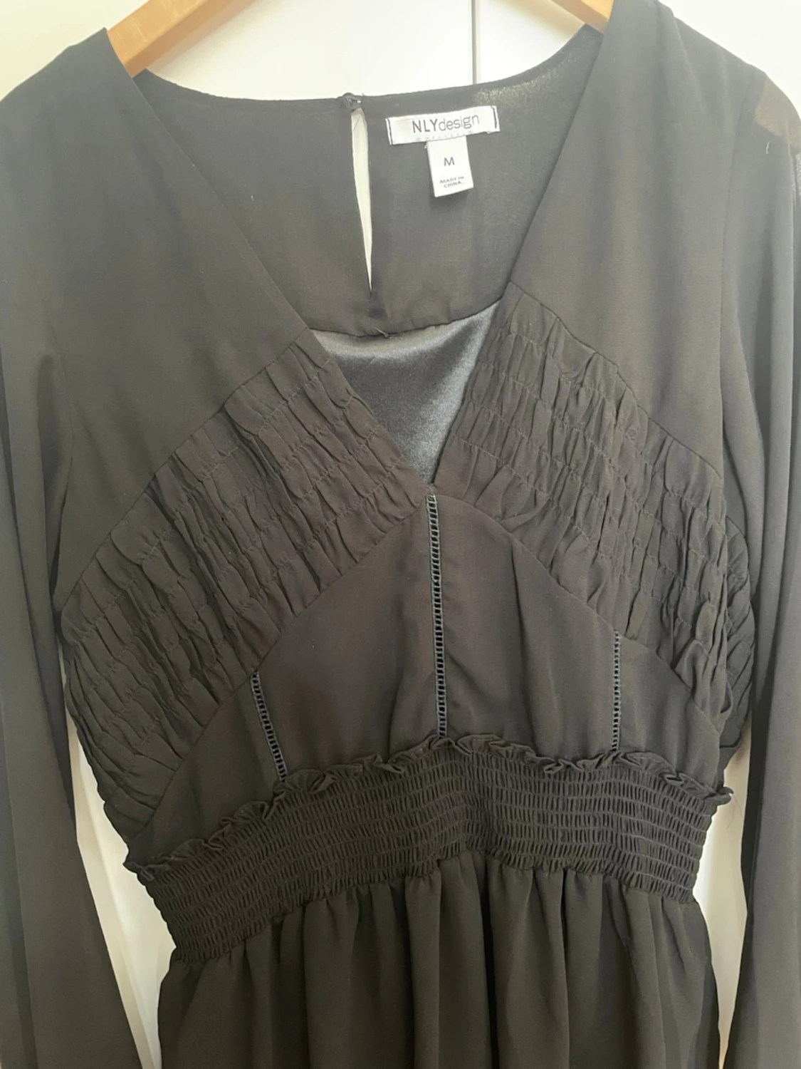 Svart långärmad klänning NLY design  - 1