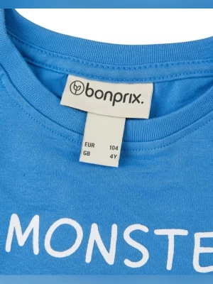 Blå t-shirt från Bonprix - Säljer en oanvänd blå t-shirt från bonprix med ett roligt vitt "Monster Fun"-tryck. Tröjan är helt ny, oanvänd och i perfekt skick.  Gjord i mjuk och skön bomull, perfekt för känslig hud.  Storlek: 104 (ca 4 år / 104 cm)  Skick: Helt ny / Oanvänd  Material: 100% Bomull  Färg: Blå med vitt tryck   Fynda ett helt nytt basplagg till garderoben! Kolla in mina andra annonser för fler fynd.