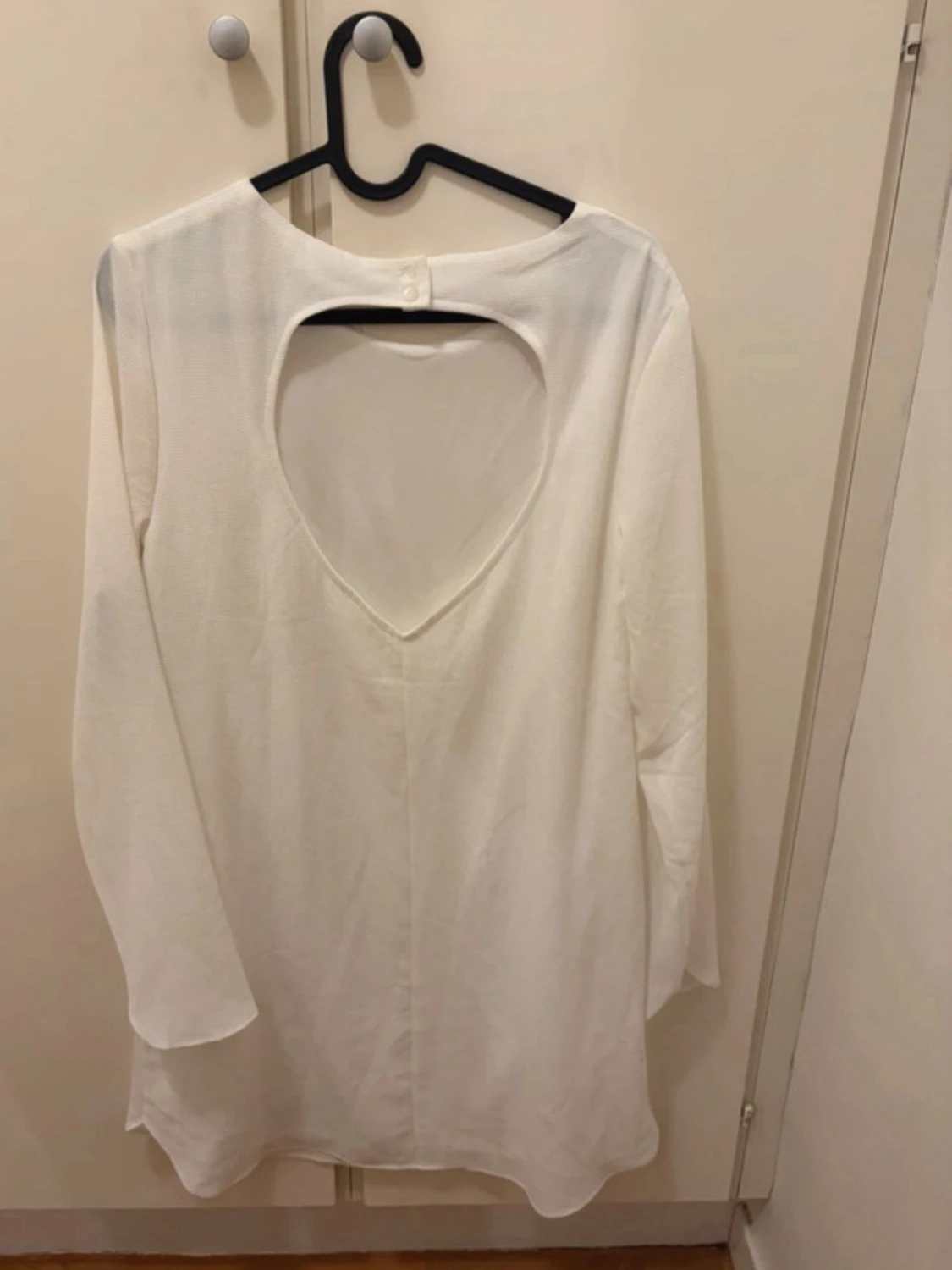 Vit långärmad klänning NLY Trend - 2