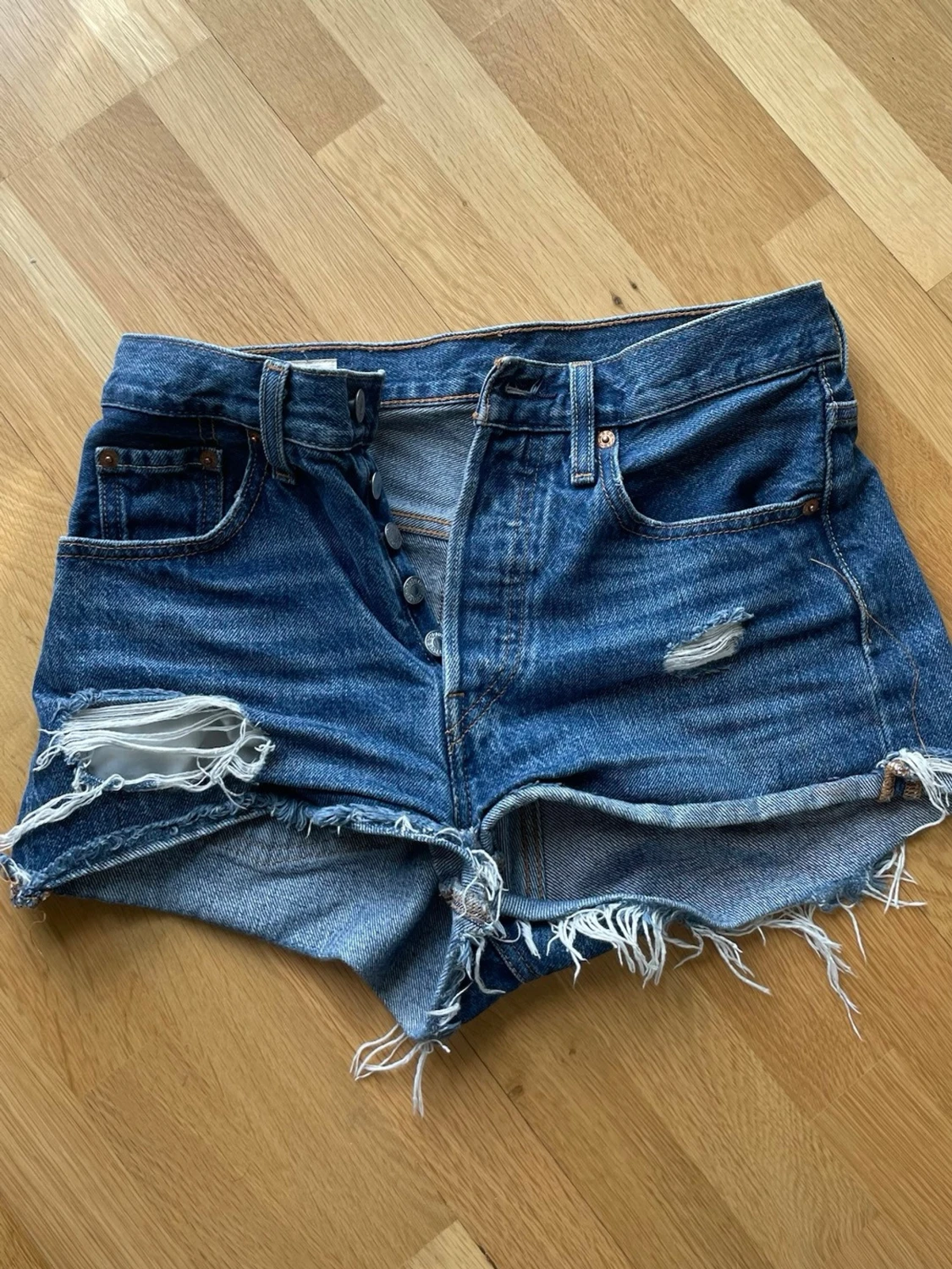 Levi's blå jeansshorts med fransar - 2