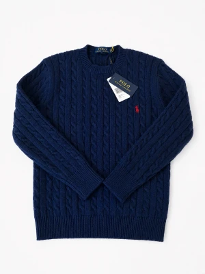 Ralph lauren tröja - Tjena! Säljer nu denna sprillans nya Ralph lauren tröjan. Den är kabel stickad och har ett rött märke på bröstet, passar perfekt nu till våren o sommaren. Om du har några funderingar så fråga på! Pris kan diskuteras.