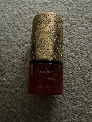 Paris Corner Dulzura  - Parfym från Paris Corner, något använd men cirka 70-80 % kvar. Lådan finns ej kvar, parfymen är förvarat mörkt för parfymens bästa. Pris kan diskuteras 