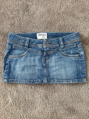 jeanskortkjol  - Jätte snygg jeanskjol nu till sommaren. Kontakta mig om du har några frågor🩷