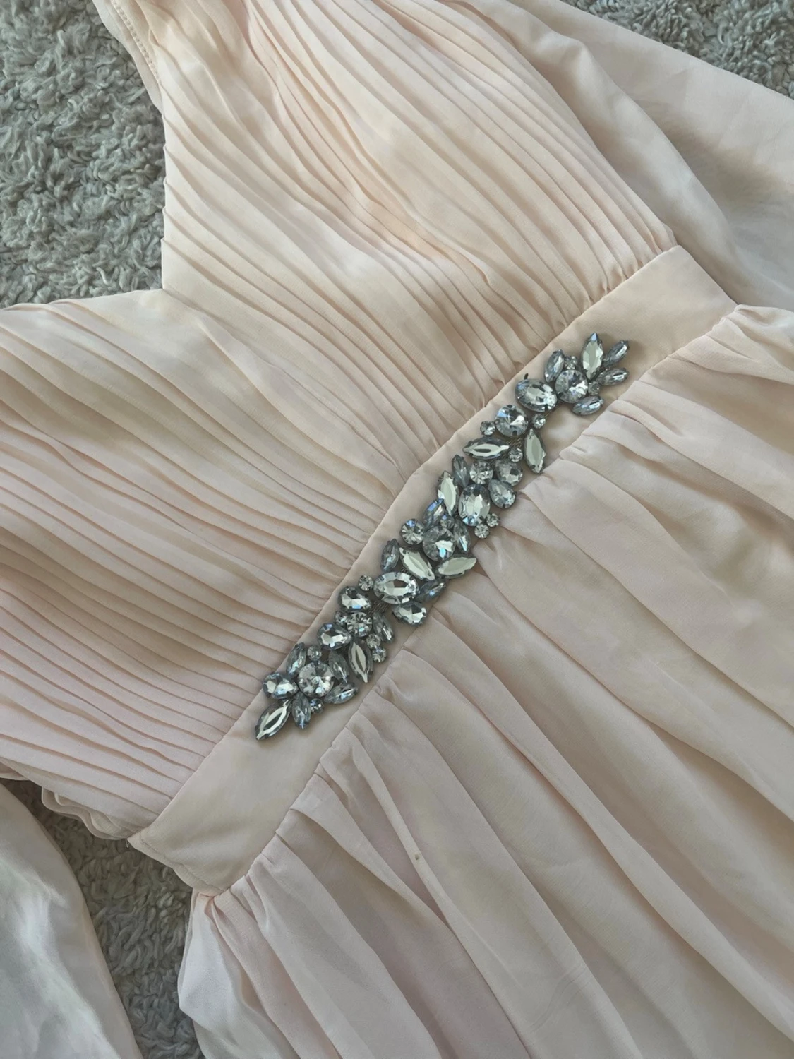 Ljusrosa långklänning med strassdetaljer - 1