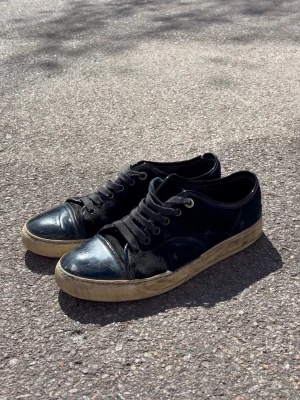 Lanvins - Slitna skor, fortfarande tjysta Storlek 41,5.                    Priset är inte hugget i steg.                                             Hör av dig vid frågor 📩 Svarar kvickt 