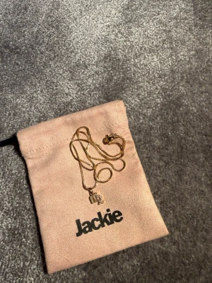 Stjärntecken Jungfru (Virgo) halsband  - Köpt på Jackie i butik! 