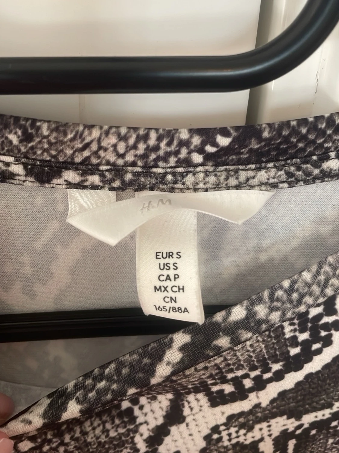 Grönvit  topp med ormmönster - 2