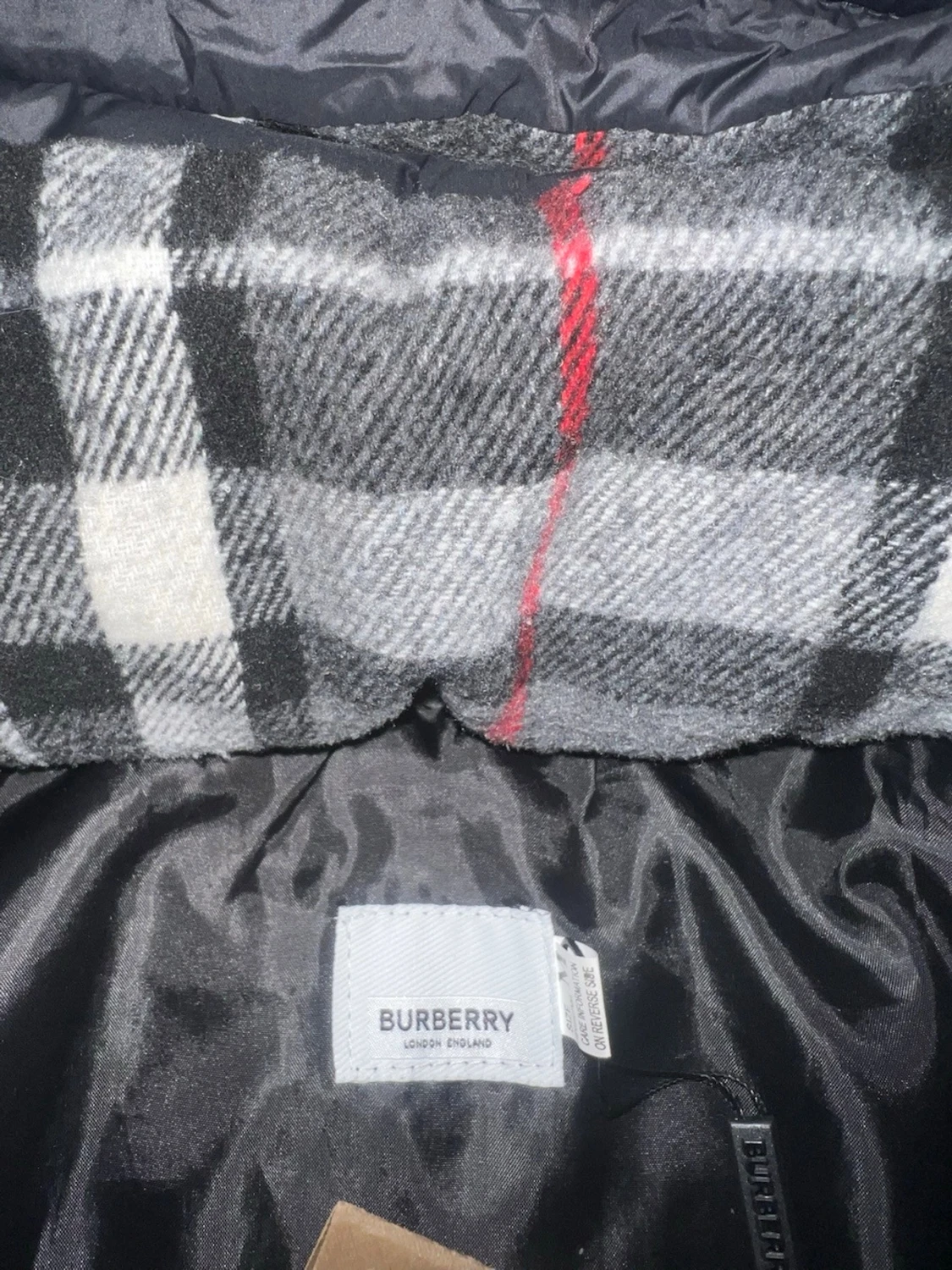 Svart pufferjacka från Burberry  - 2
