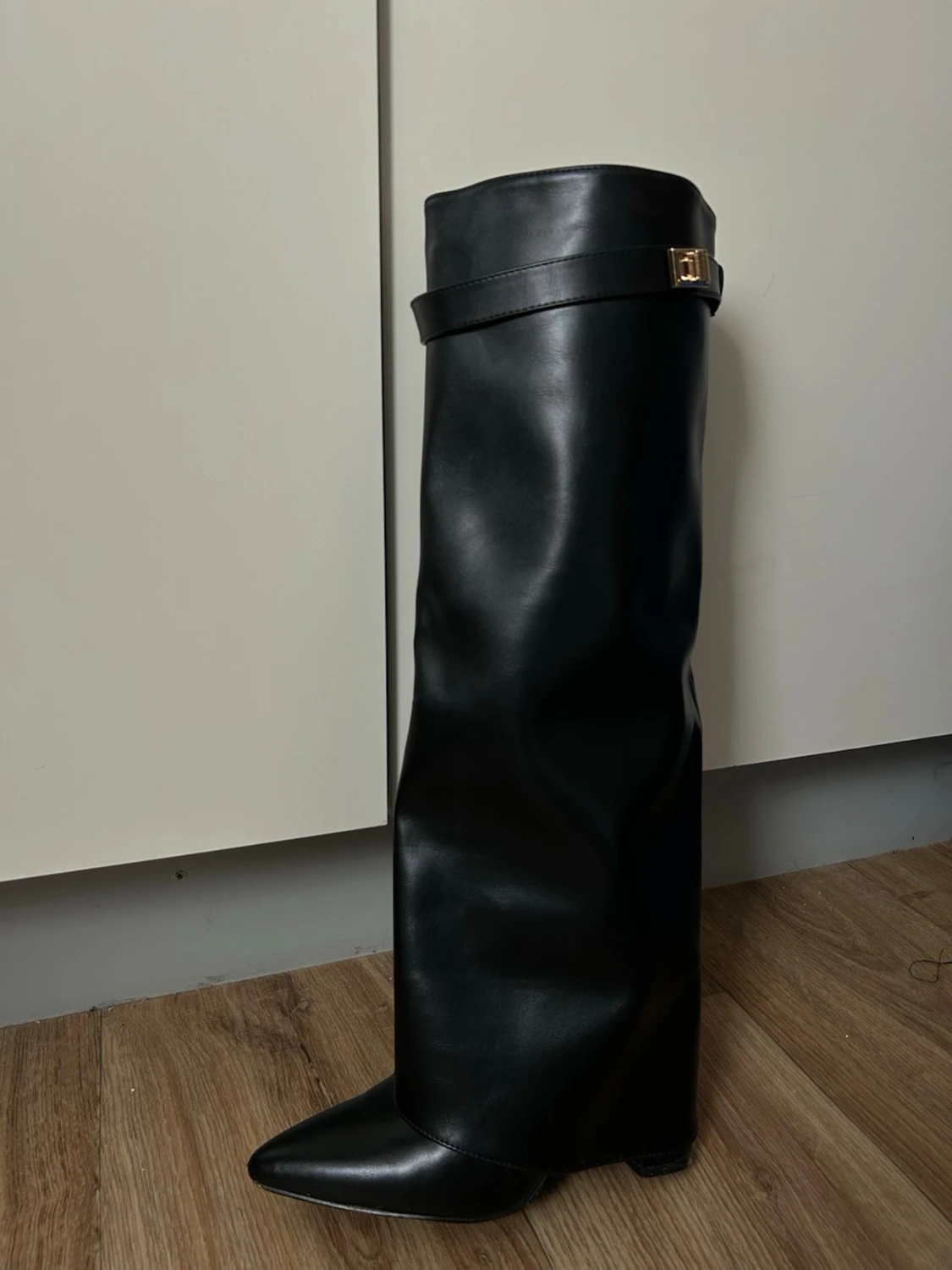 Svarta höga boots med spetsig tå - 1