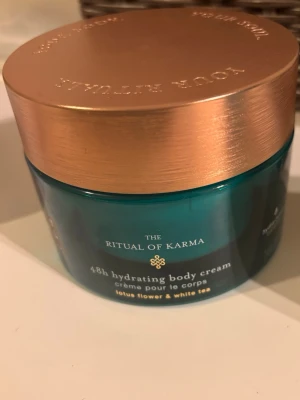 Rituals The Ritual of Karma body cream - Lyxig kroppskräm från Rituals. Nypris 229kr. Säljer den ny för 130kr!