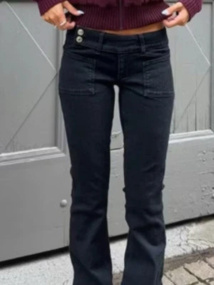 Lågmidjade jeans  - Slutsålda lågmidjade jeans från Gina tricot. Bilden är den ifrån Gina tricots hemsida men dom som jag har är storleken M