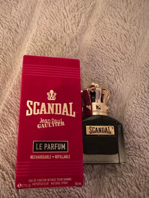 Scandal Le Parfum - Säljer denna scandal le parfum för att jag inte vill ha den längre. Den har ungefär 45/50 kvar. Tar pengar men även byten. Perfekt för vintern❄️⛄️ hör av er!!!! Box ingår.