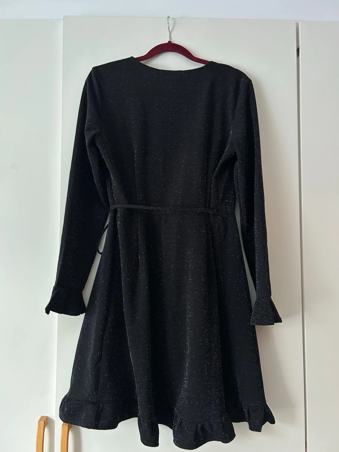 Svart omlottklänning med glitter - 1