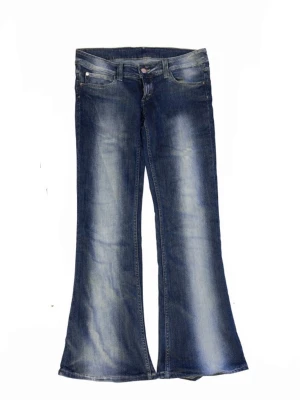 Weekday jeans - Köpta på vinted för 230, low waist bootcut storlek 32/32 från weekday! Skriv för fler frågor 💞