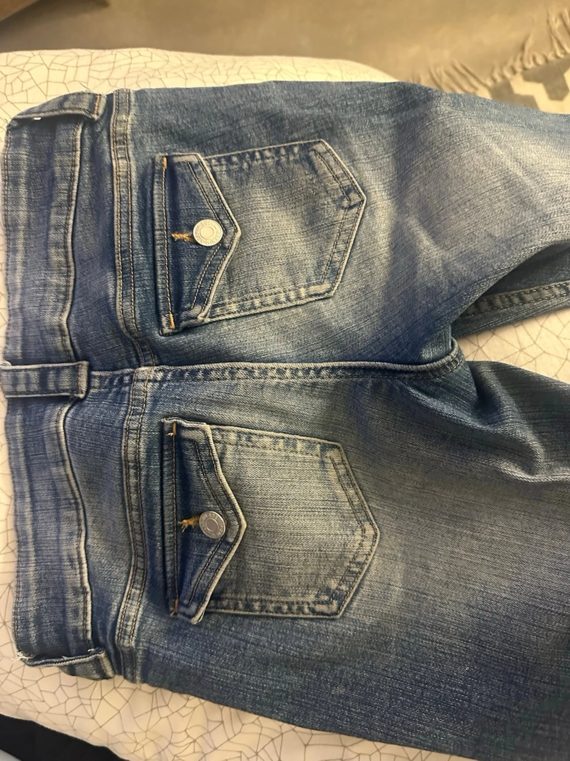 Blåa bootcut jeans med fickdetaljer - 3