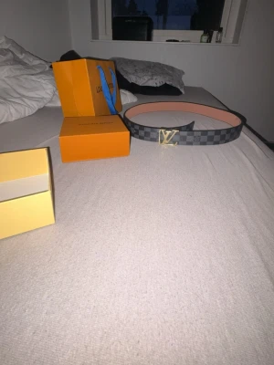 Säljer en snygg bälte  - Säljer en jätte snygg bälte 120 cm långt 