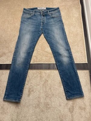 Jacob cohen jeans  - Jacob cohen jeans! Storlek-33, benlängd- 101 cm midja- 43 cm - Modell 622, slim fit passform. Nypris 5000 - Sectorcloset