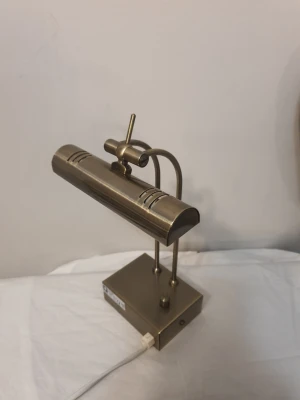 Pianolampa - Antik skrivbordslampa/ pianolampa troligt 1900- tal? Glödlampor ingår ej.