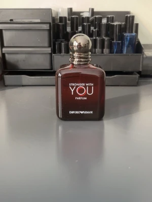 Emperio stronger with you parfum— Decant/sample 1/2/3/5/10/20ml - Pris: 1ml:20kr 2ml:39kr 3ml:55kr 5ml:90kr 10ml:160kr 20ml:300kr