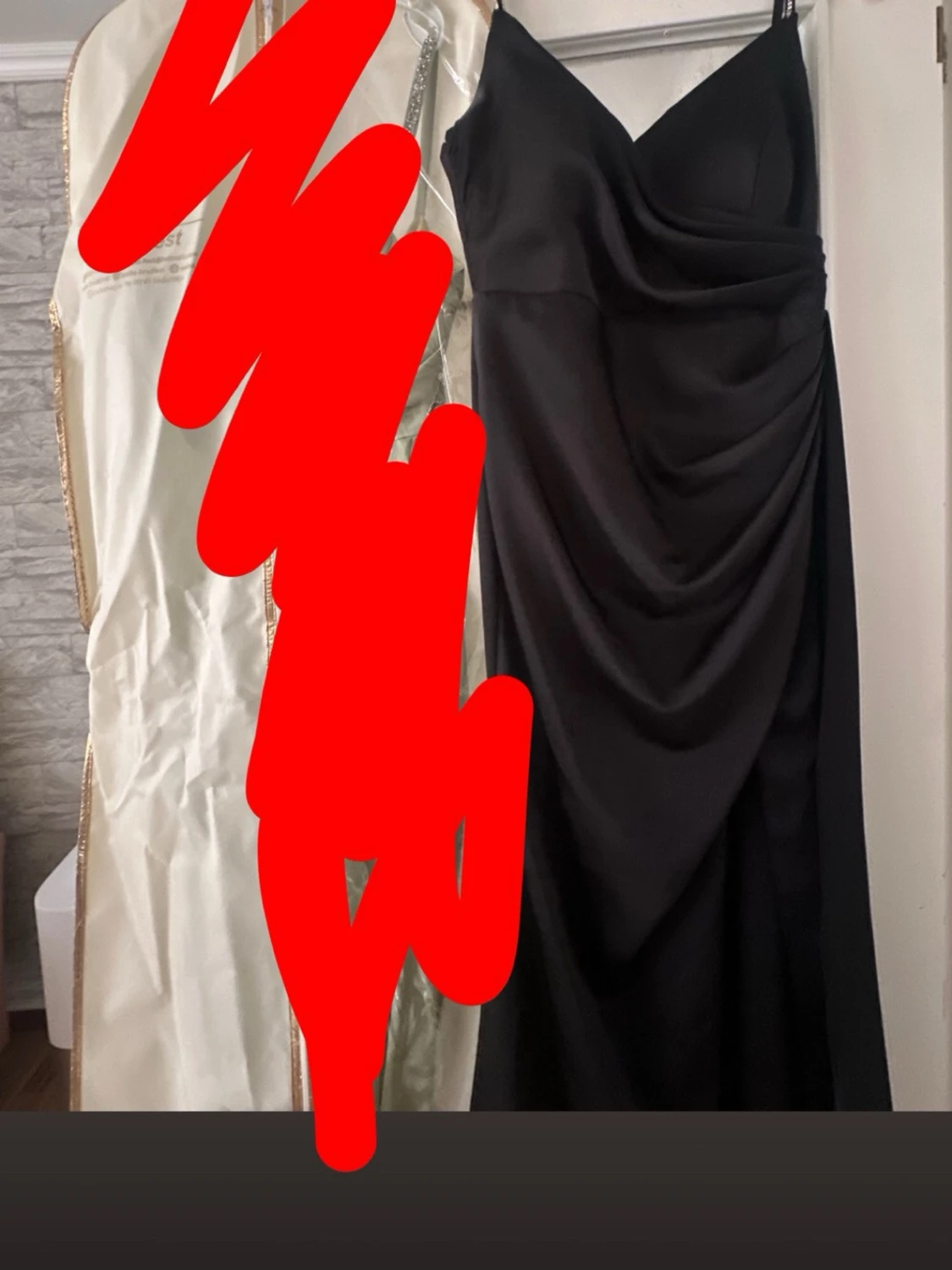 Svart lång klänning med drapering - 2