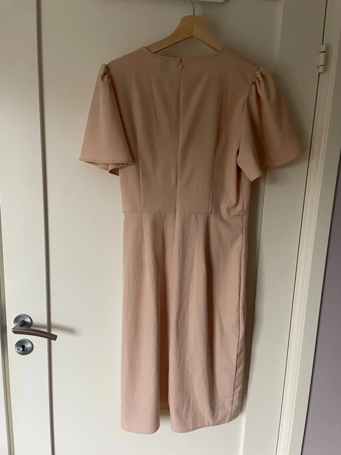 Beige omlottklänning från H&M - 2