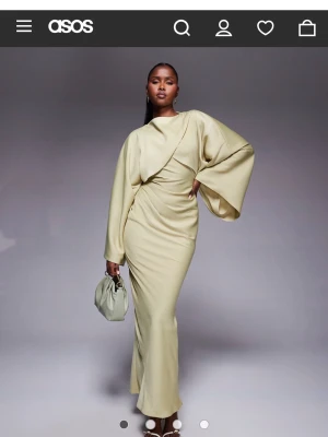 !SÖKER! - SÖKER denna slutsålda klänning från Asos. Här av dig om du vill sälja! Storlek xs-s!