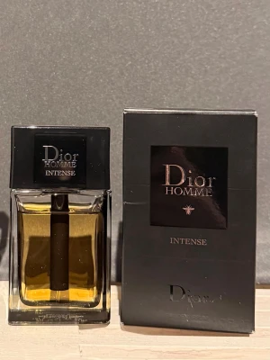 Dior Homme Intense 50 ml - Storlek: 50 ml | Kvar: 40-45 ml | Batch från 2024 | Full presentation | Klassisk luxury designer parfym som passar till hösten, vintern och våren :) | Pris kan diskuteras