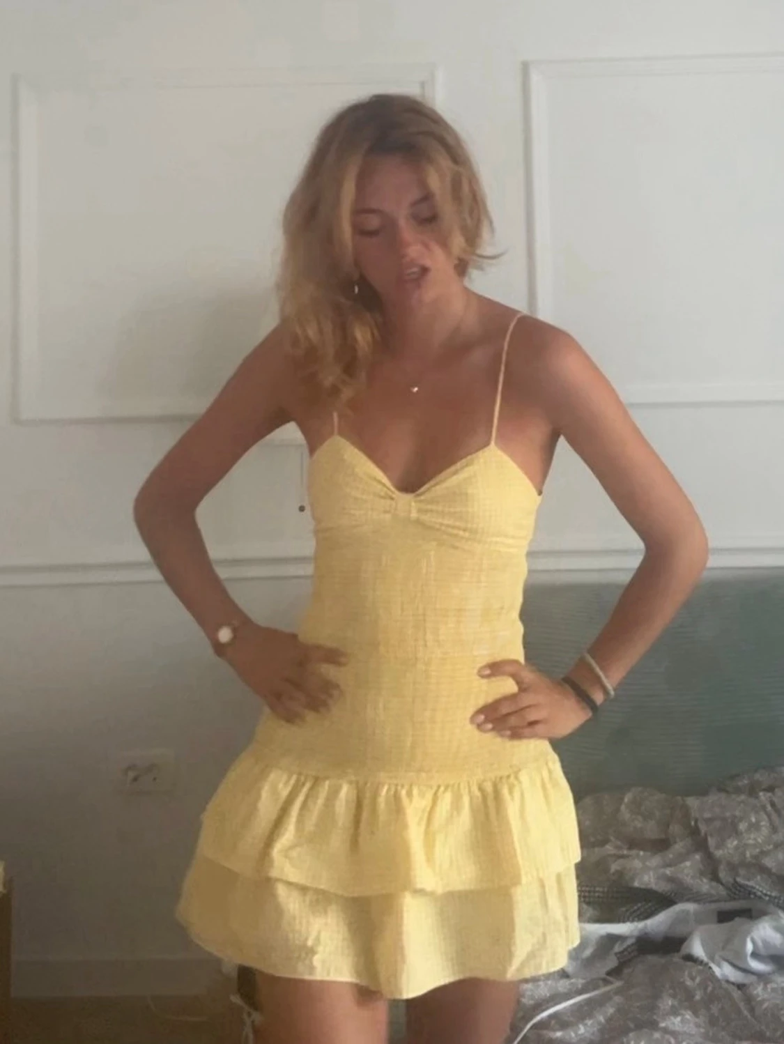 Zara Gul kortklänning med volang och rosett