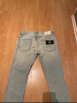 Stone Island jeans  - Det här är stone island jeans som är stilrena och väldigt snygga för dig som älskar mode och vill sticka ut!