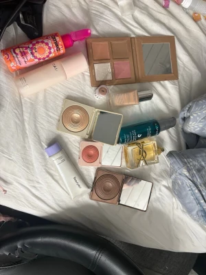 - - Parfym & bronzer 