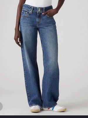 Super low loose jeans Levis - Super fina jeans från Levis i modellen Superlow loose, storlek 25x34🌸 använda men i fint skick utan slitage!💕 perfekt för alla tillfällen. Pris kan diskuteras!🌼