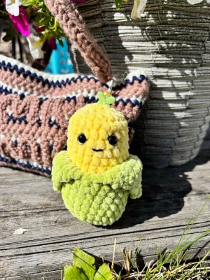 Bagcharm majs 🌽  - Virkad av mig 🌸