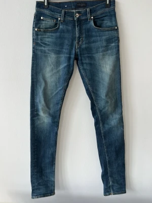 Tiger of Sweden Jeans  - Tjena, säljer ett par schyssta tiger of sweden jeans i modellen Skin  , i strl W31/L32 Jeansen är i färgen blå och är i ett bra skick hör gärna av dig om du har några frågor🤗6