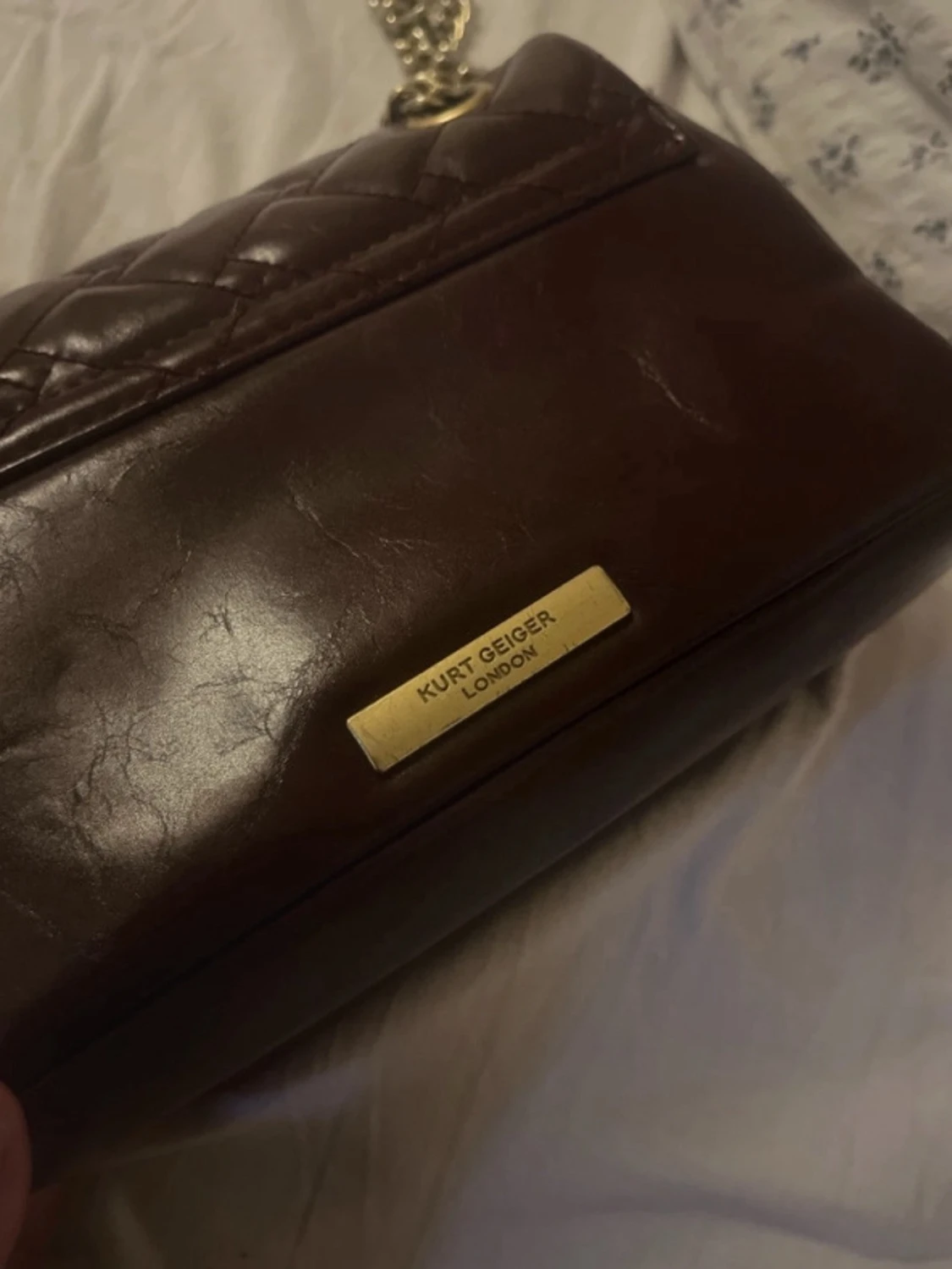 Vinröd axelväska från Kurt Geiger - 1