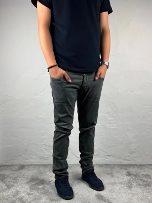 Replay jeans  - Ett par riktigt snygga jeans från Replay i storlek W33 L34 i modellen anbbas Hyperflex 