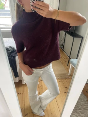 vinröd tröja  - supersöt topp som funkar till allt!!