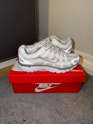 Nike P6000 - New, never worn, with original box. Size 39. Very comfortable. I ship same day as the purchase.