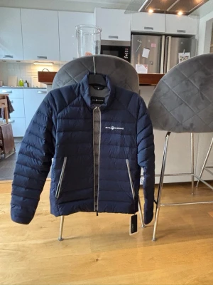 Ny Jacka Sail Racing  - Navy blå , rak modell 