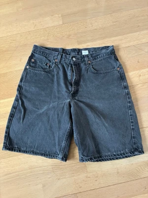 Levi’s  - Säljer dessa Levis kortbyxorna. Perfekt inför sommaren. Fint skick! 
