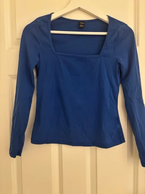 Blå långärmad topp  - Säljer en blå topp från shein i storlek petite M