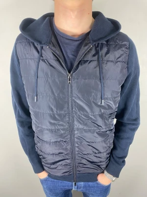 Massimo Dutti cardigan - Size M | Mycket bra skick | Modellen är 184, 74 kg | Hör av dig vid frågor!
