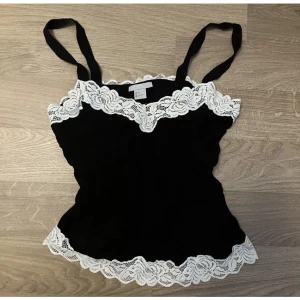 Topp Hm spets - Linne köpt här på Plick som inte kommer till användning💖storlek 34