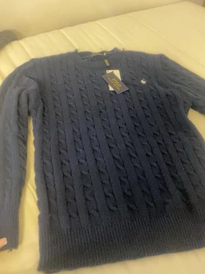 Ralph Lauren tröja - Passar jätte fin! Men tror dne är mest riktad åt killar, men  de fungerar även för tjejer! Finns qr kod även 