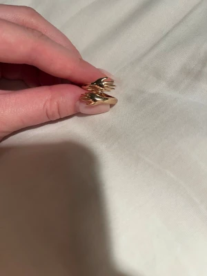 Guldring händer  - Guldring händer 