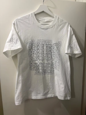 Vit Destroy Lonely Antagonist </3³  T-shirt - Size M - Sparsamt använd, Size L men passar som en M, varan därför jag säljer!