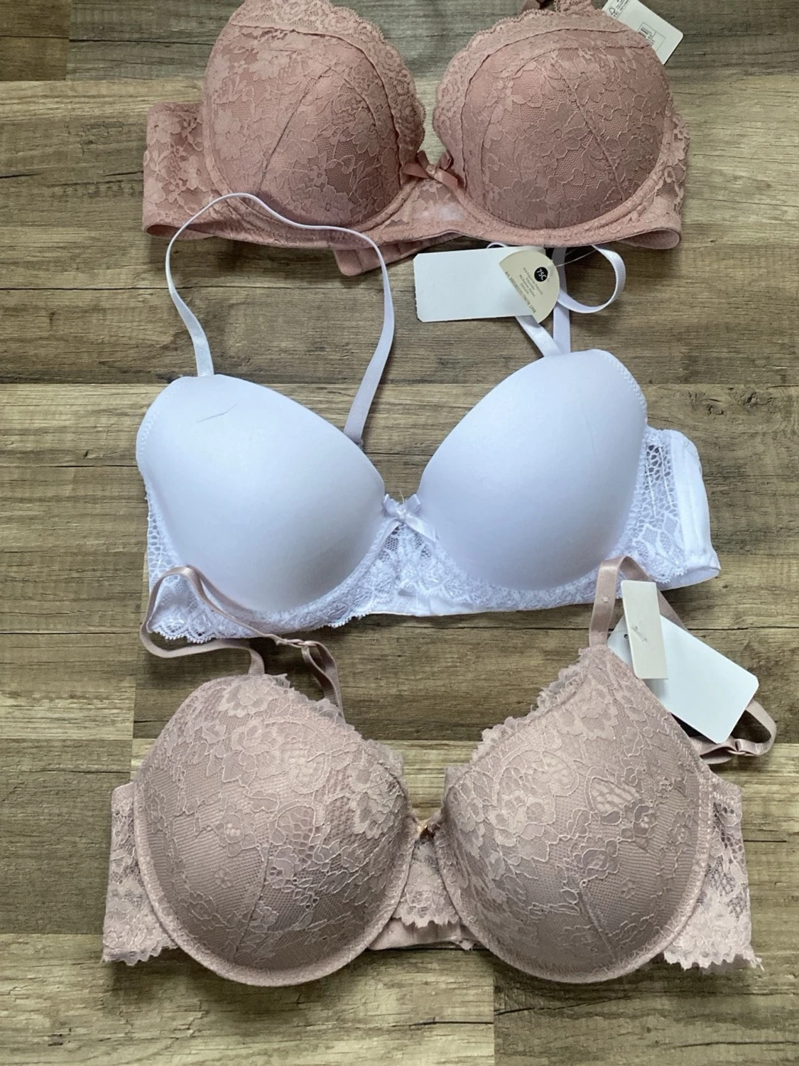 3-pack spetsbhar i nude och vitt 75c