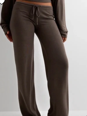 Chillpants nelly - Mysiga bruna chillpants från Nelly, kommer inte till användning! I bra skick! ❤️🥰 pris kan diskuteras!