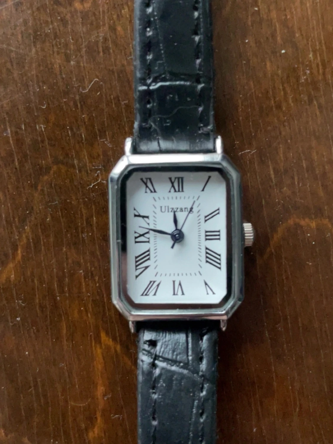 Svart fyrkantig klocka från Ulzzang