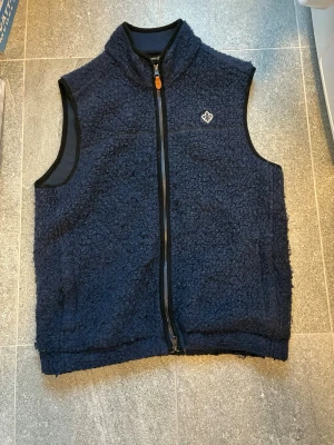 Morris fleeceväst - Morrisfleece väst, Storlek Xs, Toppskick. Nypris 2199 Mittpris 849 kan gå ner i pris vid snabb affär. Hör av er vid frågor 